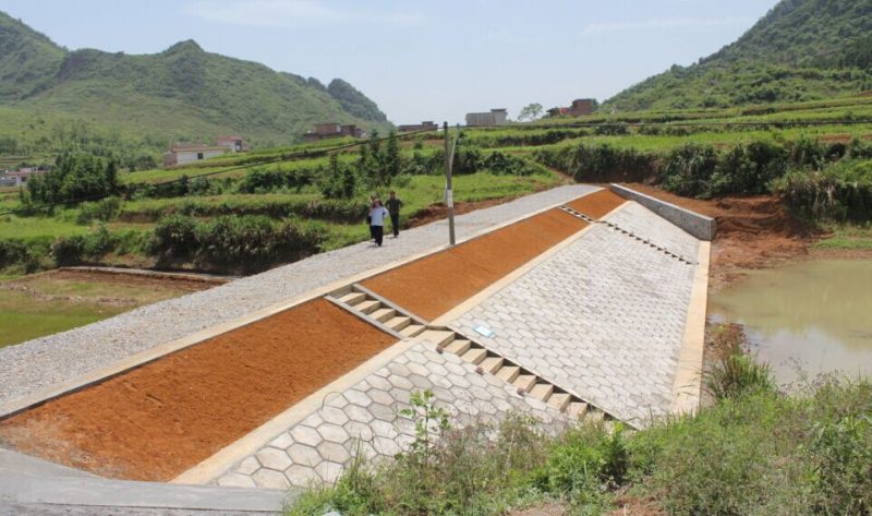 河道生態(tài)護坡